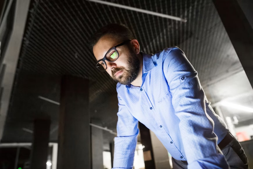 Adulți activi care se bucură de viața de zi cu zi